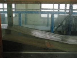 a Tạo nước nhảy tại mô hình b Một mặt cắt ướt điển hình Hình 3 29 Một 12