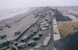 Hình 1 25 Kè lát mái bằng cấu kiện TSC 178 Hình 1 26 Kè bằng cấu kiện BT liên 8