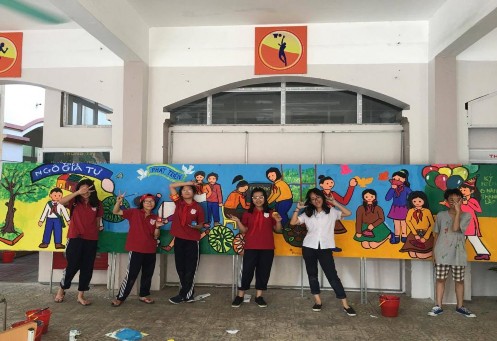 2 9 Hoạt động nhóm vẽ pa nô ngoài trời của học sinh Trường Ngô Gia Tự 4