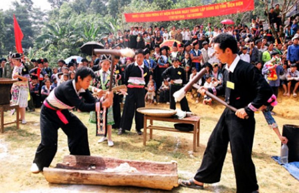 Giã bánh giày trong ngày hội văn hóa Mông ở Mù Cang Chải Mùa lanh Ảnh tác giả 11