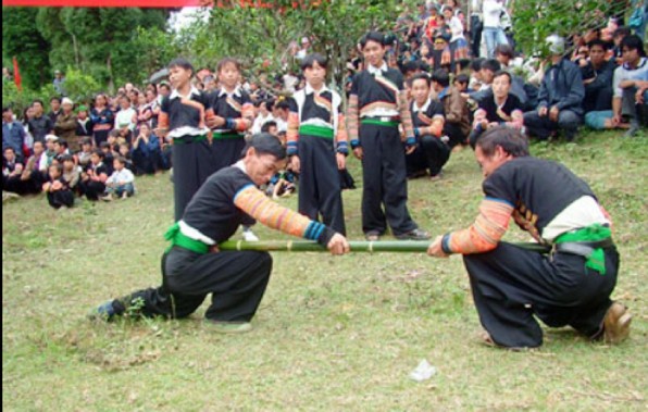 Thi đẩy gậy ở Trạm Tấu – Yên Bái Quang cảnh chòi Mông – Mù Cang Chải – 8