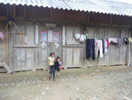 Phụ lục 4 2 Nhà ở của người Tu Dí Phụ lục 4 3 Phụ nữ Tu Dí trong trang 3