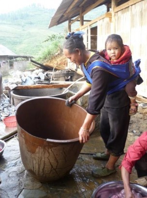 Phụ lục 4 5 Khu để nước sinh hoạt của người Tu Dí Phụ lục 4 6 Bếp trong 1