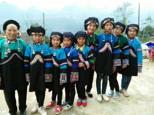 Phụ lục 4 8 Nghệ nhân Lồ Lài Sửu và trẻ em người Tu Dí PHỤ LỤC 5 Hình 4