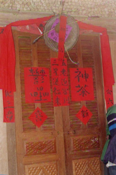 Phụ lục 5 1 Trang trí trước cửa buồng cô dâu Phụ lục 5 2 Người phụ cúng 5