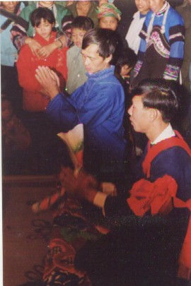 Phụ lục 5 2 Người phụ cúng hướng dẫn chú rể tập cúng Phụ lục 5 3 6