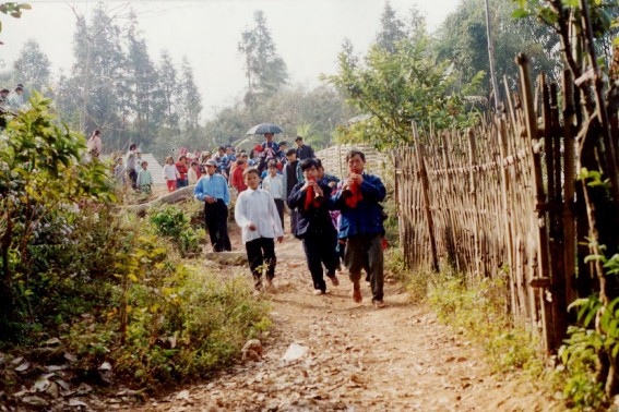 Phụ lục 5 13 Đoàn đưa dâu trên đường về nhà trai Phụ lục 5 14 Đoàn đưa 2