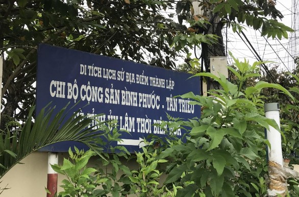 Hình PL5 Biển báo hướng dẫn vào di tích lịch sử Nguồn tác giả chụp Hình 5