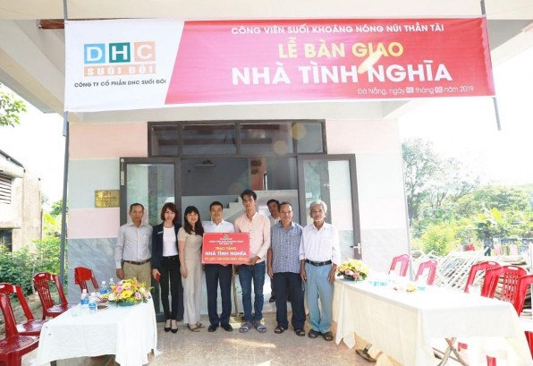Hình 2 23 Lễ trao tặng nhà tình nghĩa nguồn website CVSKN Núi Thần Tài PR bên 6