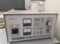 Hình 1 15 Mẫu gỗ và thiết bị chụp ảnh SEM Mẫu được đưa vào tủ chân 2