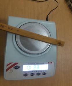 Hình 5 Cân gỗ Hình 6 Đun vỏ và lá bạch đàn 60 o C Hình 7 Dịch chiết đã 5