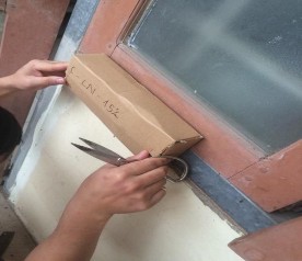 Hình 7 Dịch chiết đã lọc Hình 8 Đặt hộp nhử mối 8