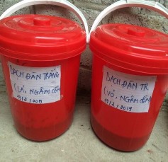 Hình 3 2 Ngâm vỏ và lá cây Bạch Hình 3 3 Lọc dịch chiết đàn Hình 3 4 Pha 1