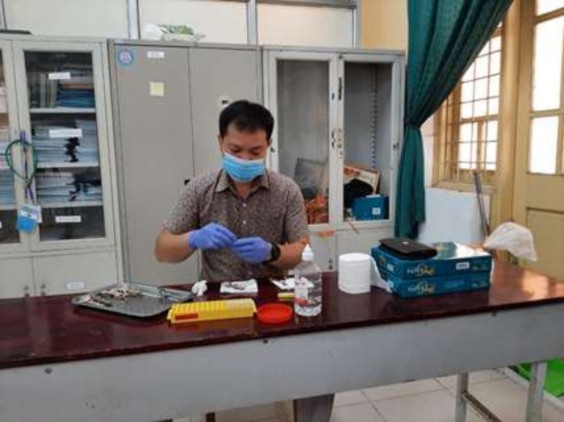 8 Hình ảnh đang lấy mẫu DNA 9 Nhóm điềm tra liên hệ xin phép Trưởng thôn 10 12