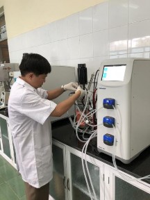 Hình 5 Máy lắc lên men thông thường và máy lên men tự động tại Viện Nghiên 4