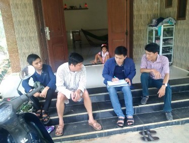 Hình 1 Phỏng vấn nông hộ Hình 2 Làm đất bố trí thí nghiệm Hình 3 Vật 1