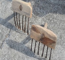 Hình 3 13 Cào nạo tự chế để khai thác nhuyễn thể Hình 3 14 Lồng khai thác 4