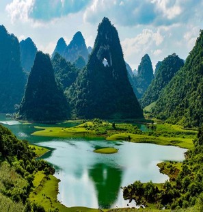 Núi Mắt thần hồ Nặm Trá Hồ Thang Hen tại huyện Trà Lĩnh Bia Thành 8