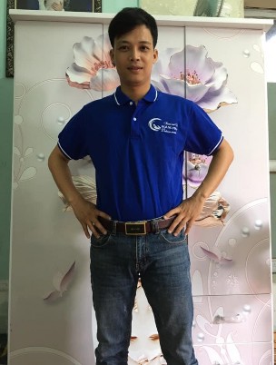 Giám đốc công ty anh Hoàng Đức Quang Logo và mũ cùng cờ của công ty năm 2020 1