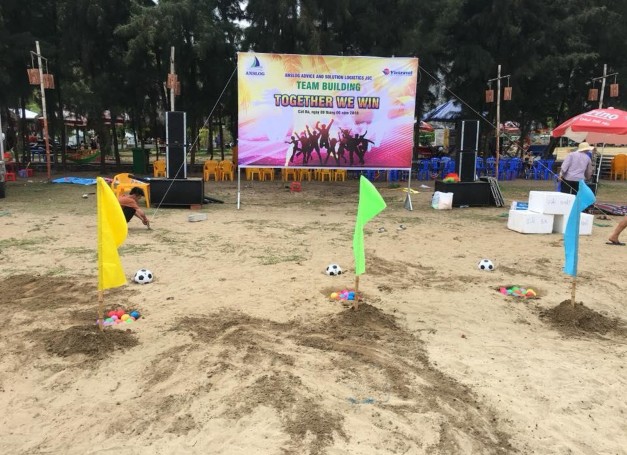 Vietravel làm chương trình Team building cho khách công nhân công ty Anslog tại bãi 3