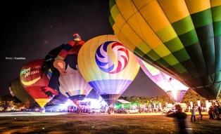 Trình diễn áo dài tại Festival Lễ hội khinh khí cầu Quốc tế tại Festival Du 16