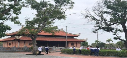 Hình ảnh 3 4 Học sinh làm vệ sinh chỉnh trang Khu di tích Xô Viết Nghệ Tĩnh 6