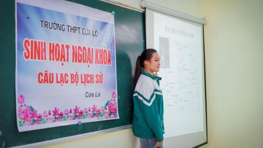 Thầy giáo Mai Văn Đạt phát biểu nhận xét về việc tổ chức HĐNK tại Bảo 5