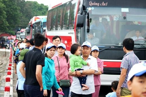 Hình 3 3 Giao thông ùn tắc ở Cát Bà Kết cấu hạ tầng du lịch trên đảo 1