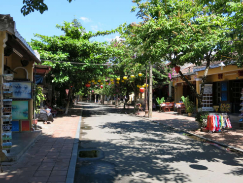 Ảnh 5 Đường Nguyễn Thị Minh Khai Ảnh 6 Nhà cổ Sanh Hiên nay chuyển thành 5