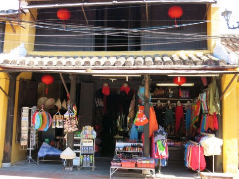 Ảnh 6 Nhà cổ Sanh Hiên nay chuyển thành cửa hàng và nhà trọ cho du khách Ảnh 6