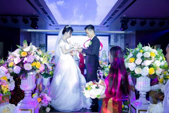 Tầng 4 Sảnh tầng 4 Quầy bar và các bàn ngoài sảnh Hội trường Ruby Tầng 5 Hội 10