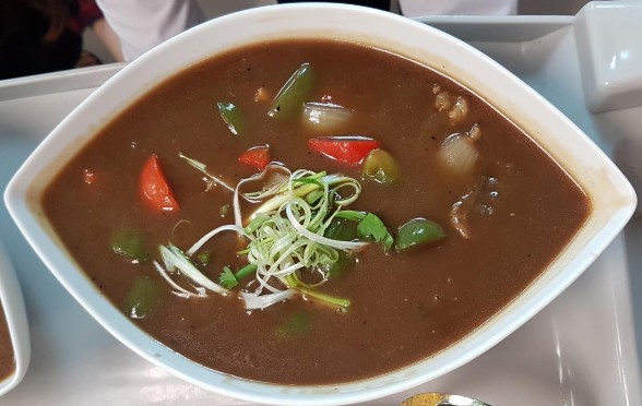 Bò sốt tiêu đen Gà đồi rút xương sốt nấm Súp lơ xanh xào nấm Canh ngũ vị 4