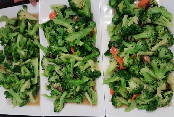 Súp lơ xanh xào nấm Canh ngũ vị Xôi xéo mỡ hành Nộm cổ hũ dừa thịt xá xíu 6