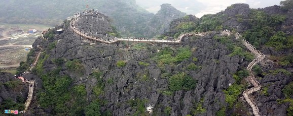 Cận cảnh cây cầu dài 1 115m với 2 234 bậc lên đỉnh núi Cái Hạ không phép 2