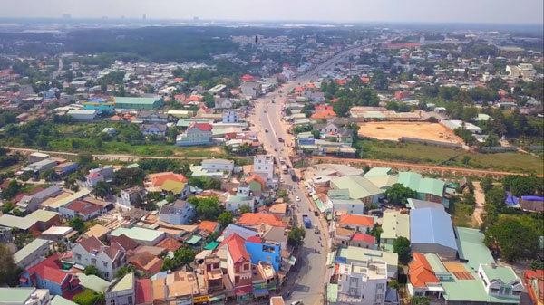 Hình 3 Thị xã Tân Uyên nhìn từ trên cao 75 Hình 4 Diện mạo công nghiệp đô 3