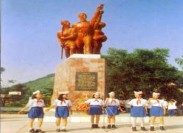 Tượng đài công – nông Đài tưởng niệm liệt sĩ Thái Lão Đình Võ Liệt 1