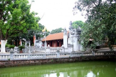 Đền Hai Bà Trưng còn gọi là đền Hạ Lôi thuộc thôn Hạ Lôi xã Mê Linh 1