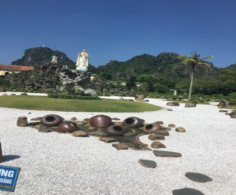 Tượng đức mẹ Fatima tại vườn cầu nguyện Châu Sơn Nhà thờ chính tòa Bùi Chu 11