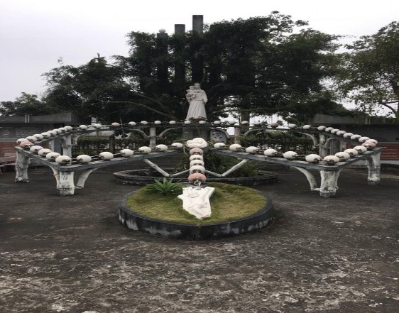 Chuỗi tràng hạt tại vườn kinh thuộc nhà thờ chính tòa Bùi Chu Tiểu vương cung 14