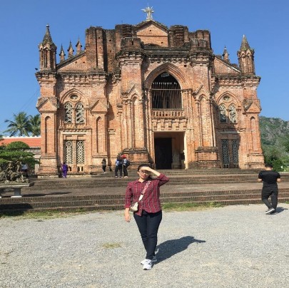 Nhà thờ đan viện Châu Sơn Bên trong nhà thờ đan viện Châu Sơn Vườn cầu 8