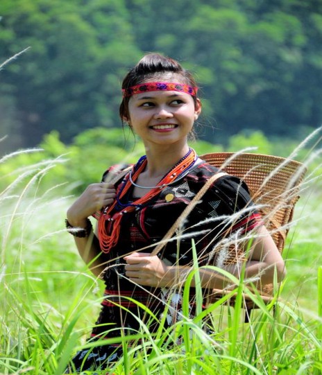 Trang phục nữ cuả người Cơ Tu 14