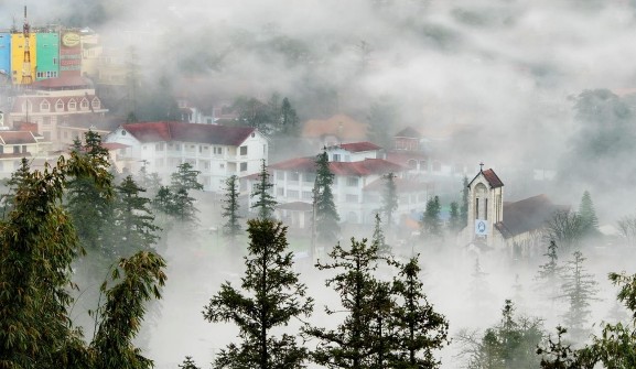 Hình 02 Sa Pa – Thành phố trong sương Hình 03 Đi bộ tại Sa Pa Hình 04 Thăm bản 2