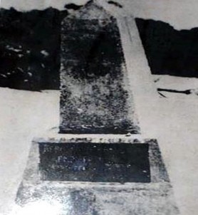 Hình 3 11 Thuyền bầu của đội Hoàng Sa cuối thế kỷ XVII và bia chủ quyền 6