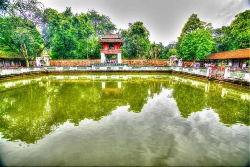 Hình 2 Giếng Thiên Quang Nguồn vanmieu gov vn 2016 Hình 3 Các bia tiến sĩ Nguồn 3