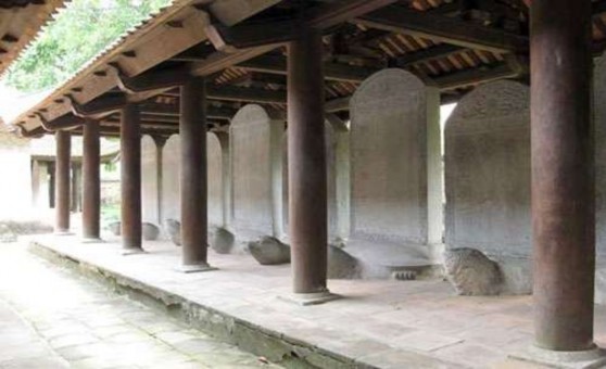 Hình 3 Các bia tiến sĩ Nguồn vietnamtourism com Hình 4 Bộ trưởng Bộ ngoại giao 4