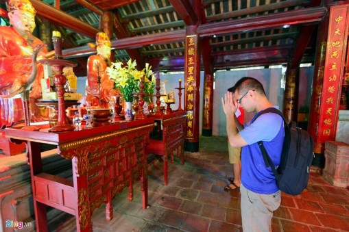 Hình 12 Du lịch thực hành nghi lễ tâm linh Nguồn vietnamtourism com 2015 Hình 13 2