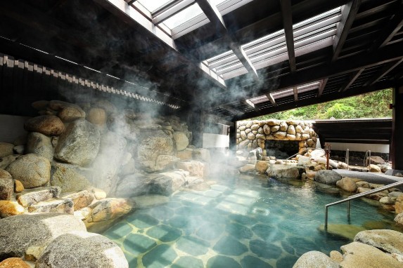 Bể tắm hang Yoko Onsen Quang Hanh Tắm khoáng Onsen Bể tắm Đào Viên Bể tắm chum 1