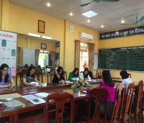 Hình 14 Giáo viên Trường THCS Đồng Quang thành phố Thái Nguyên họp bàn nâng cao 10