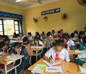 Hình 14 Giáo viên Trường THCS Đồng Quang thành phố Thái Nguyên họp bàn nâng cao 11