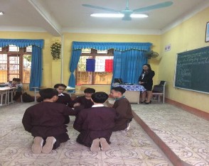 Hình 14 Giáo viên Trường THCS Đồng Quang thành phố Thái Nguyên họp bàn nâng cao 12